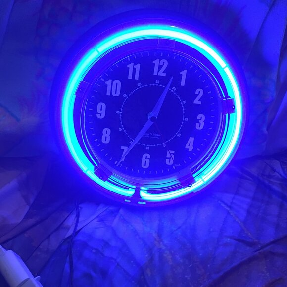 Neon Blue Clock - So Gorgeous,  NEW  GR - Picture 1 of 7